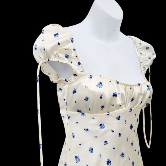 2/$20 Zara Cream Colour Blue Floral Pattern Top Blouse Size: XS - Picture 5 of 8